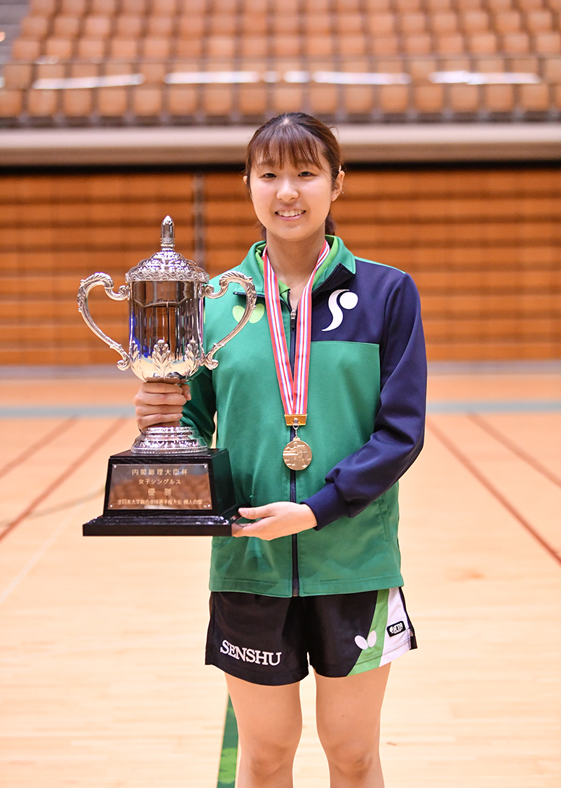 2023年全日本大学選手権シングルス優勝の出澤杏佳